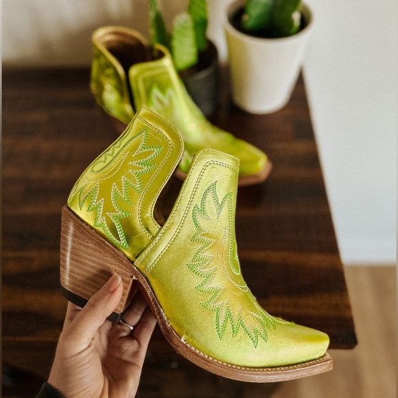Ariat Womens Electric Green Dixon Western Boots/Booties | NEW/NEW in BOX!!🤠💚🤠 - Picture 2 of 8
